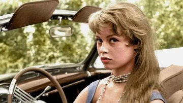 Μπριζίτ Μπαρντό: To Renault που έγινε Ferrari