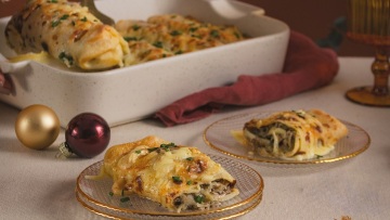 Πώς θα φτιάξουμε κρέπες (σαν κανελόνια) με κοτόπουλο, μήλο και τυριά
