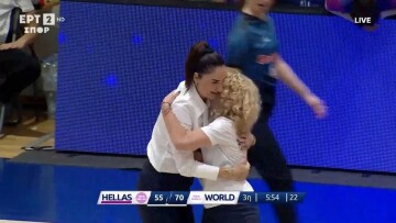 Όμορφη στιγμή στο All Star Game των γυναικών: Δρακάκη και Ερντέμ έβγαλαν τα σακάκια τους και έπαιξαν μπάσκετ, δείτε βίντεο