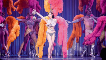 Η Dita Von Teese στο Gala: «Γινόμαστε ελκυστικοί όταν ξέρουμε ποιοι είμαστε»
