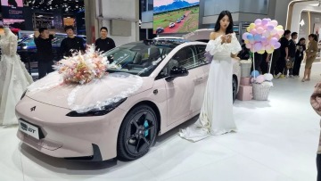 Γιατί η Κίνα βάζει «φρένο» στα ηλεκτρικά από το 2026;
