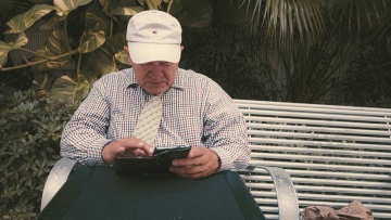 Ο 81χρονος που έγινε influencer με τις αισιόδοξες συμβουλές του στο TikTok: «Με αποκαλούν “παππού”»
