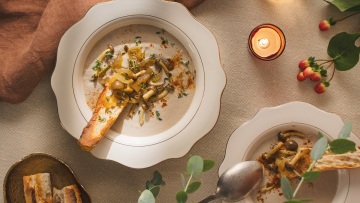 Μανιταρόσουπα με κρασί και καραμελωμένα κρεμμύδια
