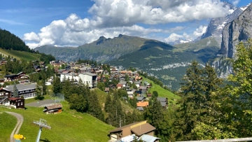 Το απομονωμένο χωριό των Άλπεων που συνδέθηκε με τον κόσμο μέσω του πιο απότομου τελεφερίκ στον πλανήτη