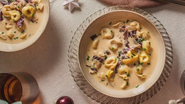 Σούπα με τορτελίνια και ανθόγαλο
