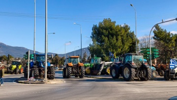 Έσπασε το μπλόκο των αγροτών στα Πράσινα Φανάρια Θεσσαλονίκης - Στήνουν νέο μπλόκο στην Τρίγλια Χαλκιδικής