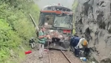 Βίντεο: Τουλάχιστον 15 τουρίστες τραυματίες σε σύγκρουση δυο συρμών στο Περού, αναφορές και για νεκρό