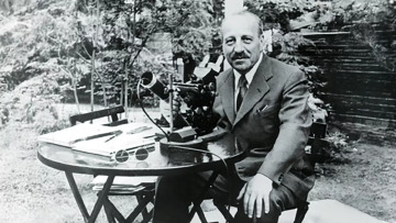 «Εδώ δεν μπορώ να ζήσω»: 120 επιστολές για το διαχρονικό brain drain από τον Γεώργιο Παπανικολάου εφευρέτη του τεστ Παπ
