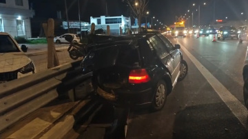 Τροχαίο με δύο τραυματίες έπειτα από σύγκρουση οχημάτων στη γέφυρα της Βαρυμπόμπης: Δείτε βίντεο