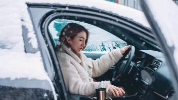 Ηλεκτρικό και χιονιάς: «Θα με φάνε οι λύκοι;»
