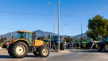 Κρίσιμες αποφάσεις για το μέλλον των αγροτικών κινητοποιήσεων, δείτε πλάνα drone από το μπλόκο της Νίκαιας