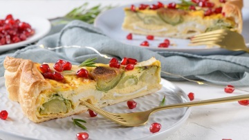 Συνταγές για γούρι: Ρόδι, noodles, χόρτα - Ένα πλήρες μενού για όλο το Σαββατοκύριακο