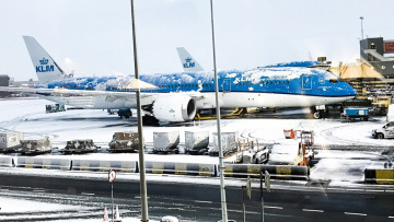 Εκατοντάδες ακυρώσεις και καθυστερήσεις πτήσεων στο αεροδρόμιο του Άμστερνταμ λόγω κακοκαιρίας