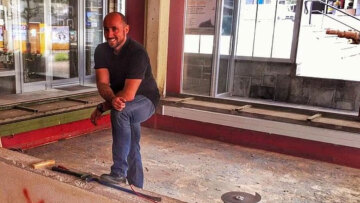 Οι φωτογραφίες που «καίνε» τους ιδιοκτήτες του μπαρ στο Κραν Μοντανά: Στο μικροσκόπιο για ανθρωποκτονία εξ αμελείας