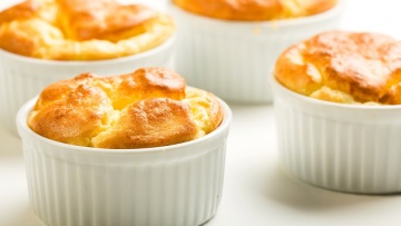 Αφράτα και ακαταμάχητα: 15 συνταγές για λαχταριστά σουφλέ
