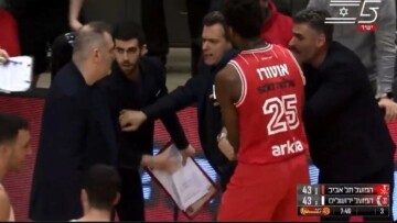 Απίστευτη έκρηξη Ιτούδη: Έξαλλος με τους διαιτητές, τον συγκράτησε ο Οτούρου