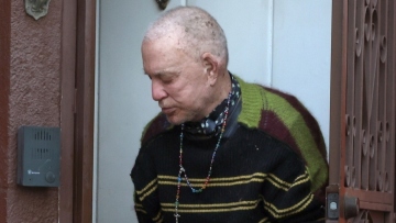 Αγνώριστος και αντιμέτωπος με έξωση ο Μίκι Ρουρκ, χρωστάει 60.000 δολάρια, δείτε φωτογραφίες