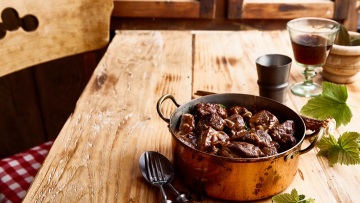 Αγριογούρουνο: Πώς ξεμυρίζει σωστά, πώς μαρινάρεται και πώς μαγειρεύεται (+5 συνταγές)