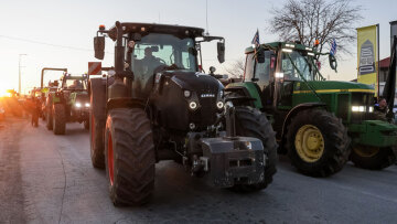 Η κυβέρνηση εξειδικεύει το πακέτο για τους αγρότες και ετοιμάζει το plan B με σκλήρυνση στάσης