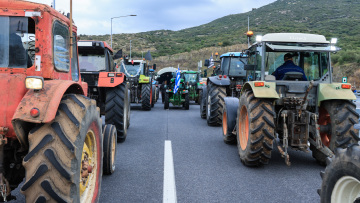 Οι αγρότες έκλεισαν την αερογέφυρα στη Νίκαια - Ανοιχτά για τα Θεοφάνια τα μπλόκα στη Μακεδονία, κλιμάκωση Πέμπτη και Παρασκευή
