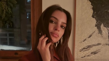 Η Έμιλυ Ραταϊκόφσκι στην Αθήνα - Οι φωτογραφίες από τη βόλτα της με τον Ρομέν Γαβρά 