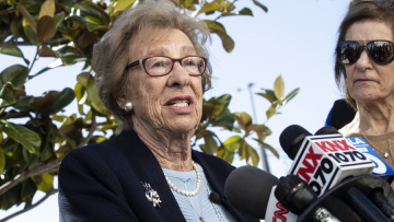 Πέθανε στα 96 της χρόνια η Εύα Σλος, επιζήσασα του Ολοκαυτώματος και ετεροθαλής αδελφή της Άννας Φρανκ