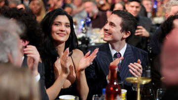 Ο Timothée Chalamet για τη νίκη του στα Critics Choice Awards: «Ευχαριστώ τη σύντροφό μου»
