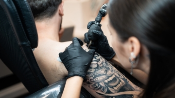 Τατουάζ και υγεία: Μπορεί το μελάνι να συνδέεται με καρκίνο;