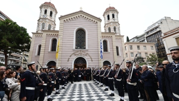 Κατάμεστη η Μητρόπολη Θεσσαλονίκης για τον εορτασμό των Θεοφανίων, δείτε φωτογραφίες