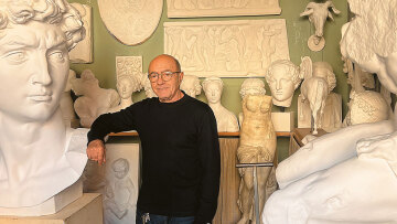 Μάριο Ντόσι: Ο μεγαλύτερος... αντιγραφέας αρχαίων γλυπτών στον κόσμο «δείχνει» πώς θα μπορούσαν να επιστρέψουν τα Μάρμαρα του Παρθενώνα στην Αθήνα
