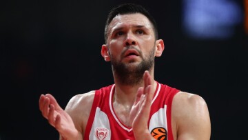 Κορυφαίος ριμπάουντερ στην ιστορία του Ολυμπιακού στη Euroleague ο Παπανικολάου: Ξεπέρασε τον Γιώργο Πρίντεζη