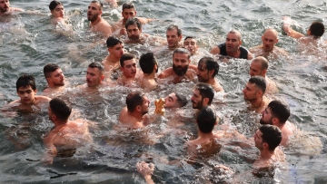 Κατάμεστη η Μητρόπολη Θεσσαλονίκης για τον εορτασμό των Θεοφανίων, δείτε φωτογραφίες