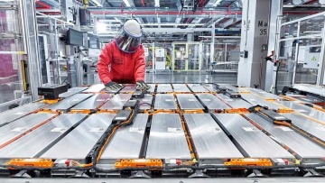 Οι Κινέζοι δίνουν δεύτερη ζωή στις μπαταρίες