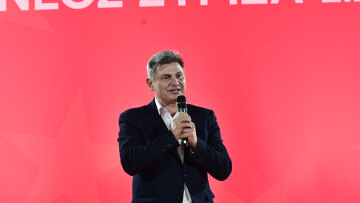 ΣΥΡΙΖΑ: Υπό διαγραφή ο Νικόλας Φαραντούρης μετά τις δηλώσεις για το κόμμα Καρυστιανού 