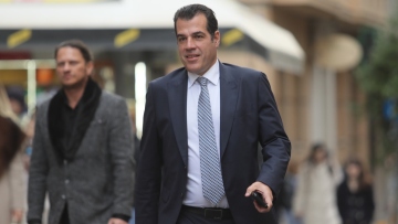 Πλεύρης: Αδικούμε τον Καραγκιόζη όταν τον συγκρίνουμε με τον Βαρουφάκη 