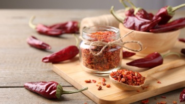 Τι δεν πρέπει να τρώμε πριν κοιμηθούμε; 7 τροφές που χαλάνε τον ύπνο μας