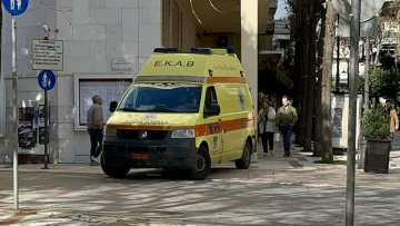 Αγρίνιο: Άνδρας εισέβαλε στο δημαρχείο, επιτέθηκε στον δήμαρχο και δάγκωσε υπάλληλο