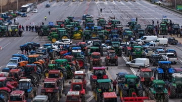 Διαβουλεύσεις για συνάντηση των αγροτών με τον πρωθυπουργό με τερματισμό των μπλόκων