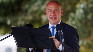 Βερολίνο: Ζητούν την παραίτηση του δημάρχου επειδή έπαιζε τένις την ώρα του μπλακάουτ