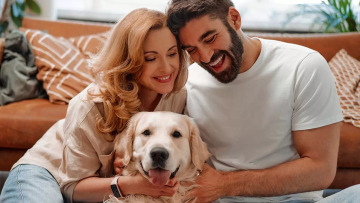 Γιατί όλο και περισσότεροι νέοι προτιμούν να αποκτήσουν σκύλο αντί να κάνουν παιδιά;