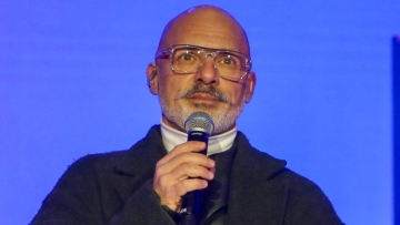 Νίκος Μουτσινάς: Το ζητούμενό μου είναι να είμαι ελεύθερος και το να κάνεις οικογένεια δεν εμπεριέχει την ελευθερία
