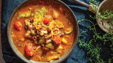 Σούπες με όσπρια: 13 συνταγές θαλπωρής γι' αυτόν τον χειμώνα