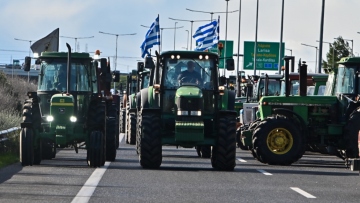 Οι οδηγίες της Τροχαίας για την κυκλοφορία των αυτοκινήτων μετά τον αποκλεισμό στις σήραγγες των Τεμπών από τους αγρότες
