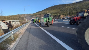 Αποχωρούν από τα Τέμπη οι αγρότες και επιστρέφουν στη Νίκαια για τη συνέλευση του μπλόκου