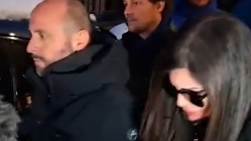 Αμίλητοι στο γραφείο του εισαγγελέα οι ιδιοκτήτες του μπαρ στο Κραν Μοντανά: Ερευνώνται για ανθρωποκτονία εξ αμελείας