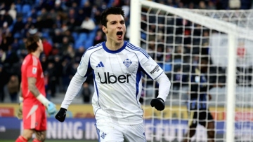 Αποθέωση για Δουβίκα από τον Φάμπρεγας: «Όταν βλέπεις τα γκολ που έχει σκοράρει, είναι ενός... καθαρού σέντερ φορ»