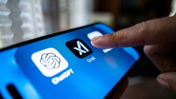 Grok: Η βρετανική Αρχή για την ασφάλεια στο ίντερνετ ξεκινά έρευνα για τις άσεμνες εικόνες του chatbot του X