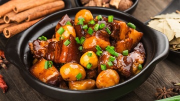 Στην καρδιά του χειμώνα: Kυδώνια, λάχανο, κάστανα - Ένα πλήρες μενού για όλο το Σαββατοκύριακο