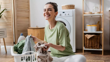 Το κόλπο στο πλυντήριο για καθαρά ρούχα, χωρίς τρίχες – Ειδικά αν έχετε κατοικίδια
