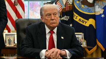 Με... σπασμένα φρένα ο Τραμπ: Δεν χρειάζομαι το διεθνές δίκαιο, μόνο η δική μου ηθική με σταματάει, ψυχολογικά απαραίτητο να αποκτήσουμε τη Γροιλανδία